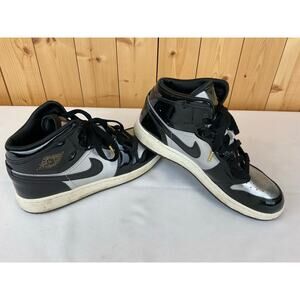 Jordan 1 Mid SE- Metallic Silver/Black